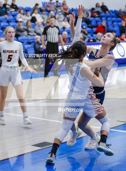 Thumbnail 2 in Republic vs Helias (The 48 Hours of Basketball) photogallery.