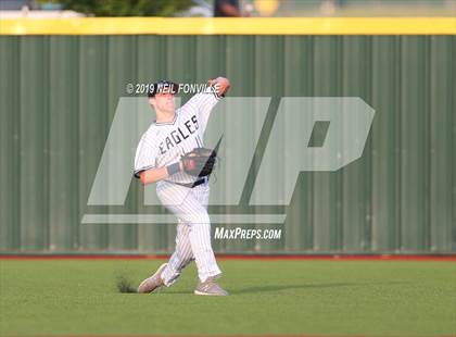 Thumbnail 3 in Allen vs. Boyd (UIL 6A Regional Quarterfinal) photogallery.