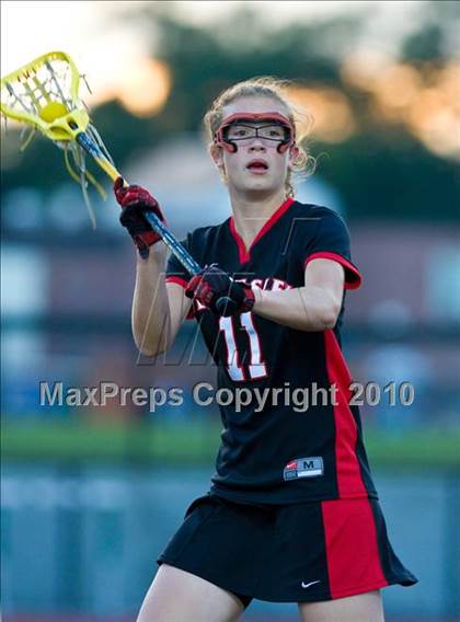 Thumbnail 2 in Wellesley vs Westwood (MIAA Division 1 South Final) photogallery.