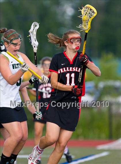 Thumbnail 1 in Wellesley vs Westwood (MIAA Division 1 South Final) photogallery.