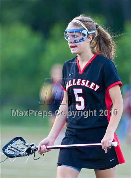 Thumbnail 1 in Wellesley vs Westwood (MIAA Division 1 South Final) photogallery.