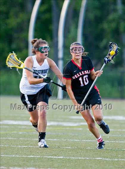 Thumbnail 1 in Wellesley vs Westwood (MIAA Division 1 South Final) photogallery.