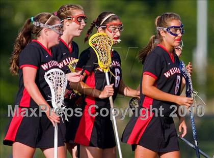 Thumbnail 2 in Wellesley vs Westwood (MIAA Division 1 South Final) photogallery.