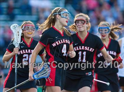 Thumbnail 2 in Wellesley vs Westwood (MIAA Division 1 South Final) photogallery.