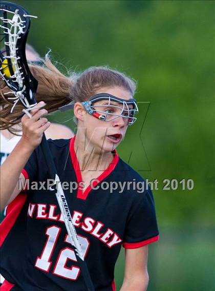 Thumbnail 1 in Wellesley vs Westwood (MIAA Division 1 South Final) photogallery.