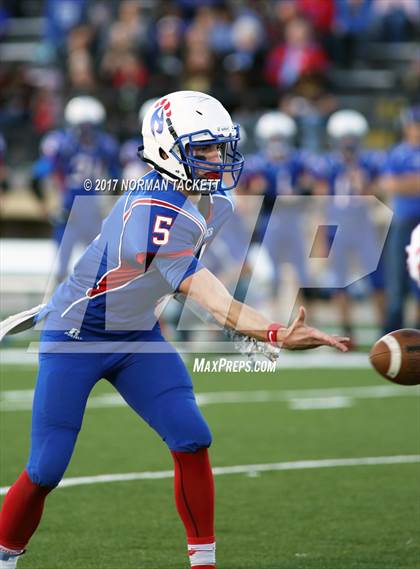 Thumbnail 2 in Hodgeman County vs Hanover (KSHSAA 8M D2 Final) photogallery.