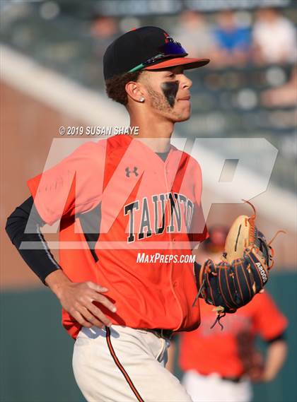 Thumbnail 3 in Taunton vs. Shrewsbury (MIAA Division 1 Final) photogallery.