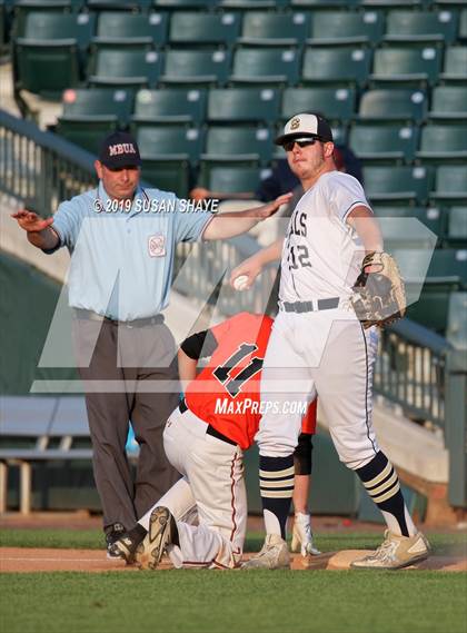 Thumbnail 2 in Taunton vs. Shrewsbury (MIAA Division 1 Final) photogallery.
