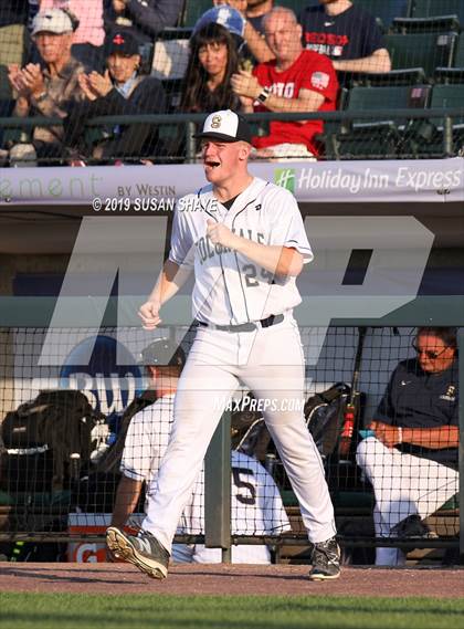 Thumbnail 2 in Taunton vs. Shrewsbury (MIAA Division 1 Final) photogallery.