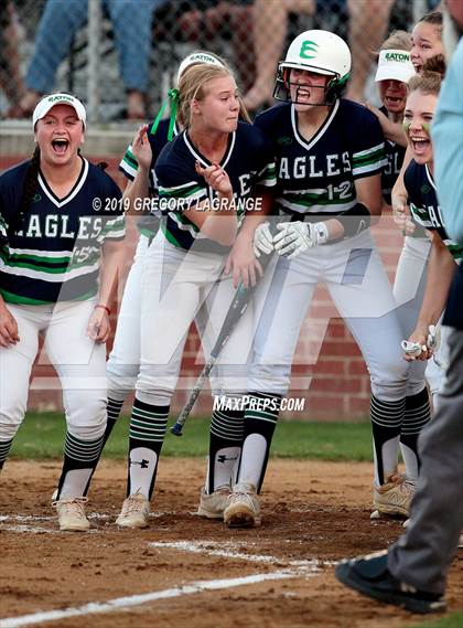 Thumbnail 2 in V.R. Eaton vs Keller (UIL 6A Regional Final Game 2) photogallery.
