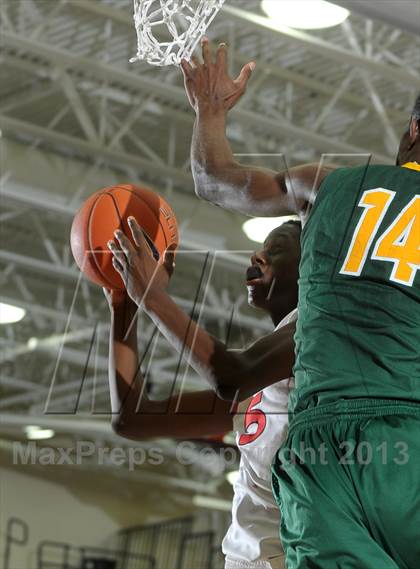 Thumbnail 3 in Westchester vs. St. Edward (MaxPreps Holiday Classic) photogallery.