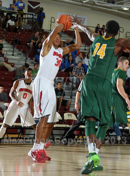 Thumbnail 3 in Westchester vs. St. Edward (MaxPreps Holiday Classic) photogallery.