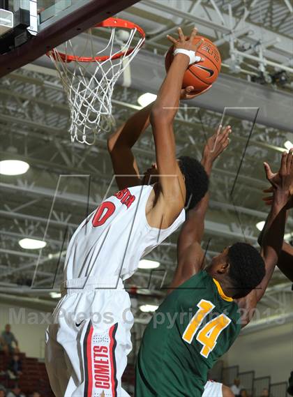Thumbnail 2 in Westchester vs. St. Edward (MaxPreps Holiday Classic) photogallery.