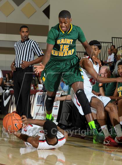 Thumbnail 2 in Westchester vs. St. Edward (MaxPreps Holiday Classic) photogallery.