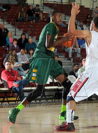 Thumbnail 1 in Westchester vs. St. Edward (MaxPreps Holiday Classic) photogallery.