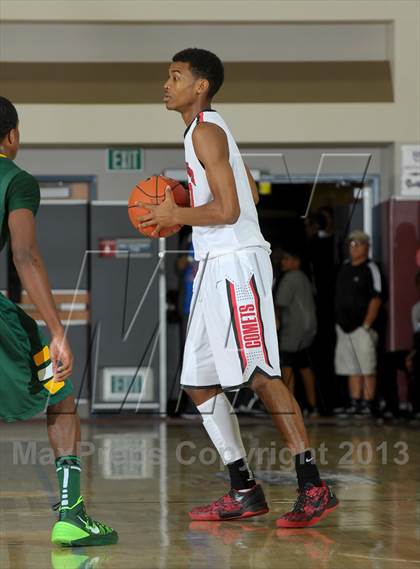 Thumbnail 2 in Westchester vs. St. Edward (MaxPreps Holiday Classic) photogallery.