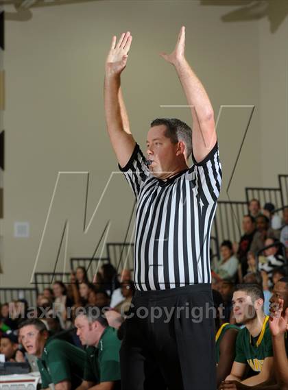 Thumbnail 3 in Westchester vs. St. Edward (MaxPreps Holiday Classic) photogallery.