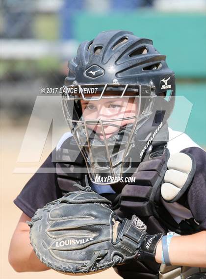 Thumbnail 1 in Mullen @ D'Evelyn photogallery.