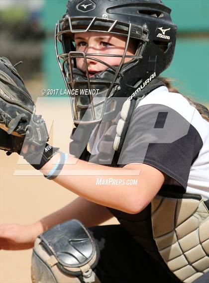 Thumbnail 1 in Mullen @ D'Evelyn photogallery.