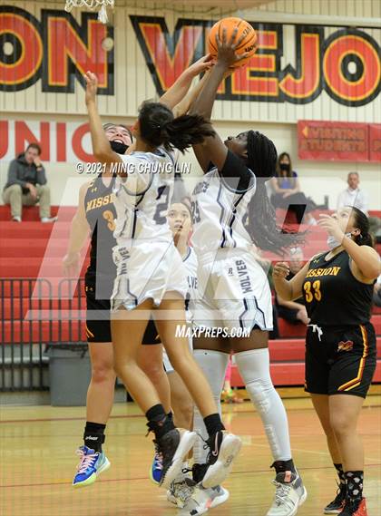 Thumbnail 1 in Mission Viejo vs. Northwood (North South Tournament) photogallery.