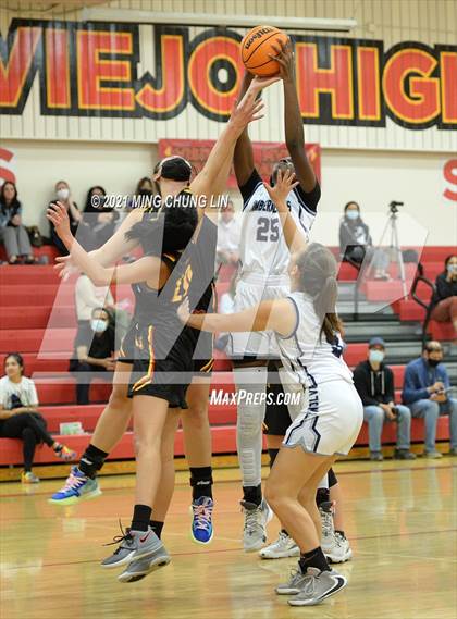 Thumbnail 1 in Mission Viejo vs. Northwood (North South Tournament) photogallery.