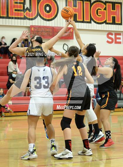 Thumbnail 2 in Mission Viejo vs. Northwood (North South Tournament) photogallery.