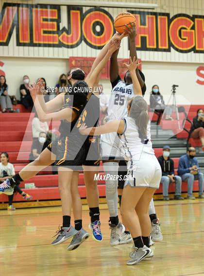 Thumbnail 2 in Mission Viejo vs. Northwood (North South Tournament) photogallery.