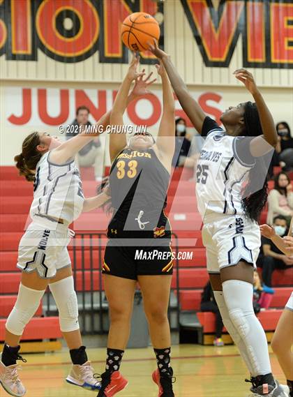 Thumbnail 3 in Mission Viejo vs. Northwood (North South Tournament) photogallery.
