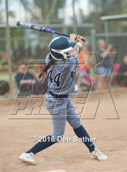 Thumbnail 3 in Apple Valley vs Aquinas photogallery.