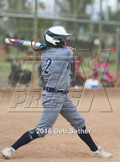 Thumbnail 3 in Apple Valley vs Aquinas photogallery.