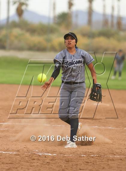 Thumbnail 2 in Apple Valley vs Aquinas photogallery.