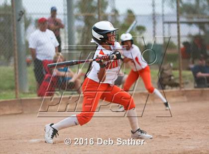 Thumbnail 1 in Apple Valley vs Aquinas photogallery.
