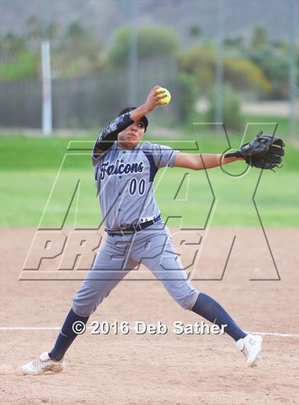 Thumbnail 2 in Apple Valley vs Aquinas photogallery.
