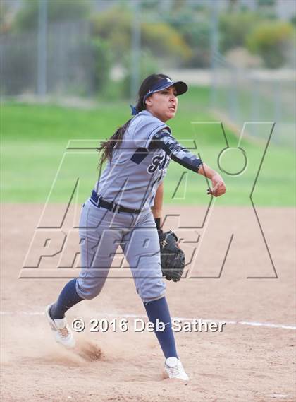 Thumbnail 3 in Apple Valley vs Aquinas photogallery.
