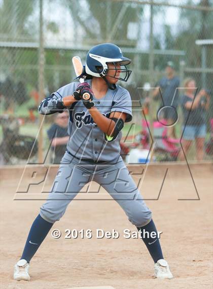 Thumbnail 3 in Apple Valley vs Aquinas photogallery.