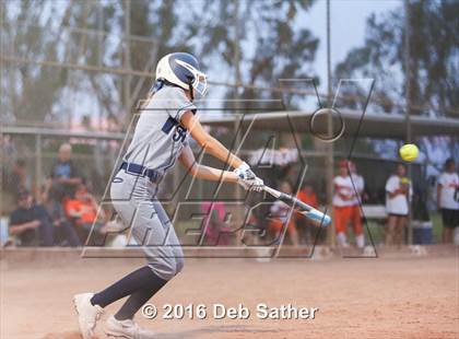 Thumbnail 3 in Apple Valley vs Aquinas photogallery.