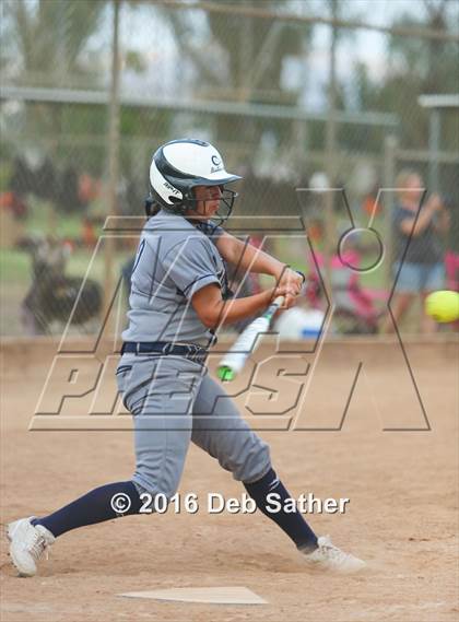 Thumbnail 2 in Apple Valley vs Aquinas photogallery.