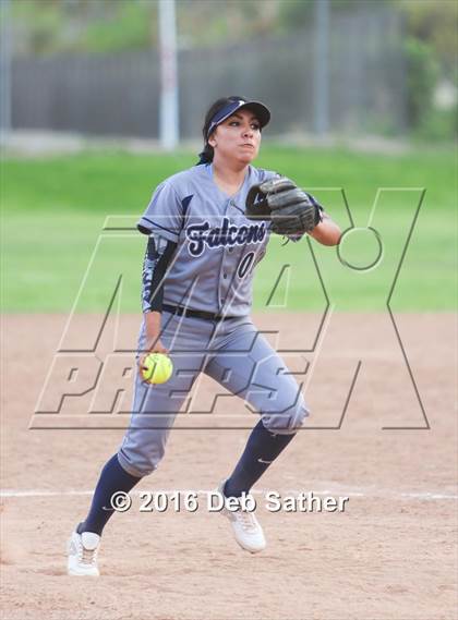 Thumbnail 1 in Apple Valley vs Aquinas photogallery.