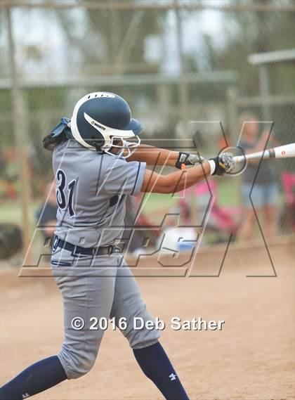 Thumbnail 2 in Apple Valley vs Aquinas photogallery.