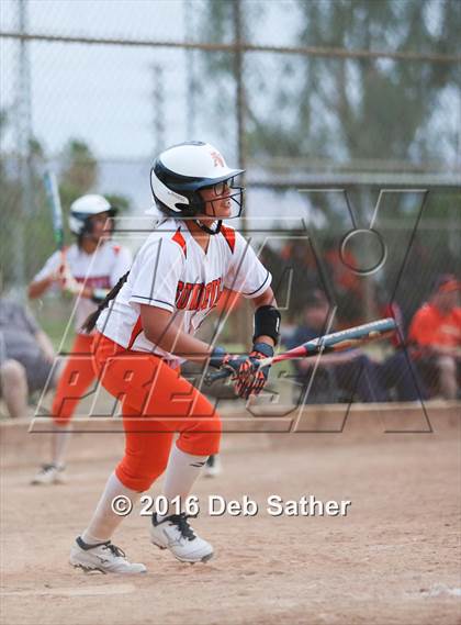 Thumbnail 2 in Apple Valley vs Aquinas photogallery.