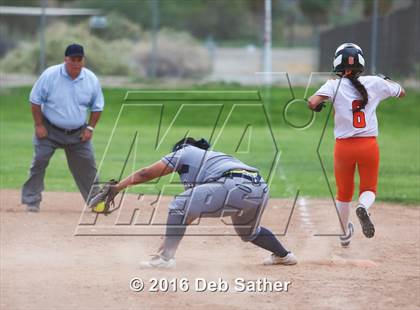 Thumbnail 2 in Apple Valley vs Aquinas photogallery.