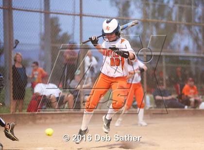 Thumbnail 2 in Apple Valley vs Aquinas photogallery.