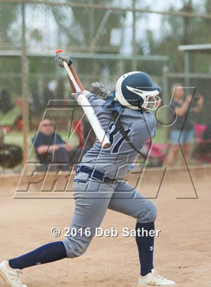 Thumbnail 2 in Apple Valley vs Aquinas photogallery.