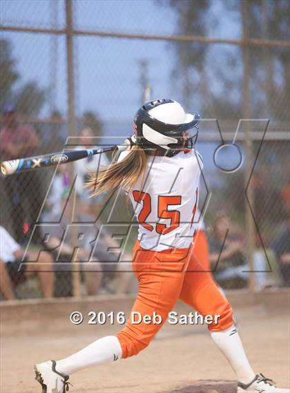 Thumbnail 2 in Apple Valley vs Aquinas photogallery.