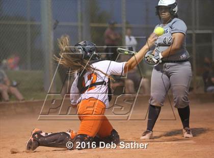 Thumbnail 3 in Apple Valley vs Aquinas photogallery.
