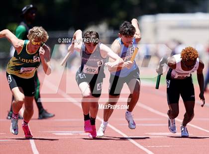 Thumbnail 1 in VHSL State Championships 5&6 (4 x 800) photogallery.