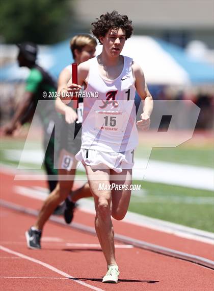 Thumbnail 1 in VHSL State Championships 5&6 (4 x 800) photogallery.