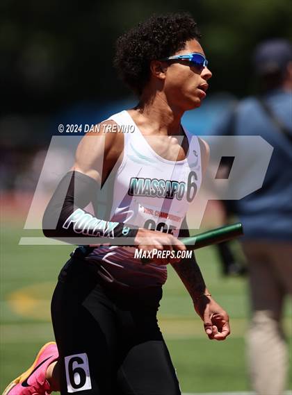 Thumbnail 1 in VHSL State Championships 5&6 (4 x 800) photogallery.