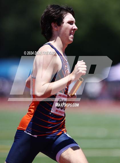 Thumbnail 2 in VHSL State Championships 5&6 (4 x 800) photogallery.
