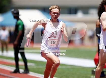 Thumbnail 3 in VHSL State Championships 5&6 (4 x 800) photogallery.